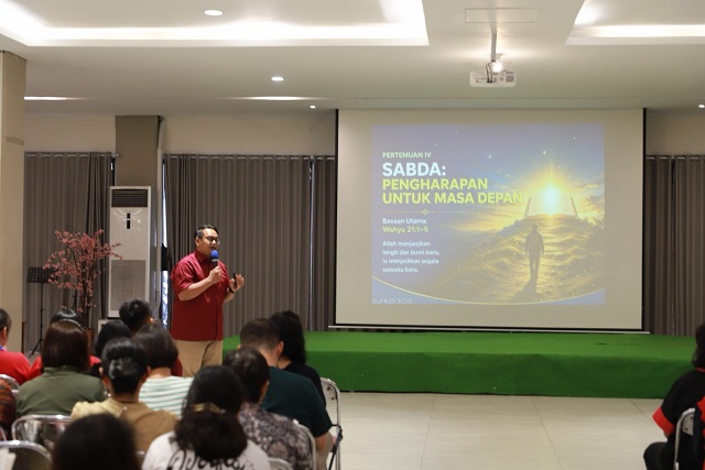PAKAIKak Inovi Isdiyantoro membawakan materi Pertemuan 4_1